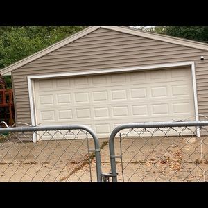 Meet your Posher, Ausencio